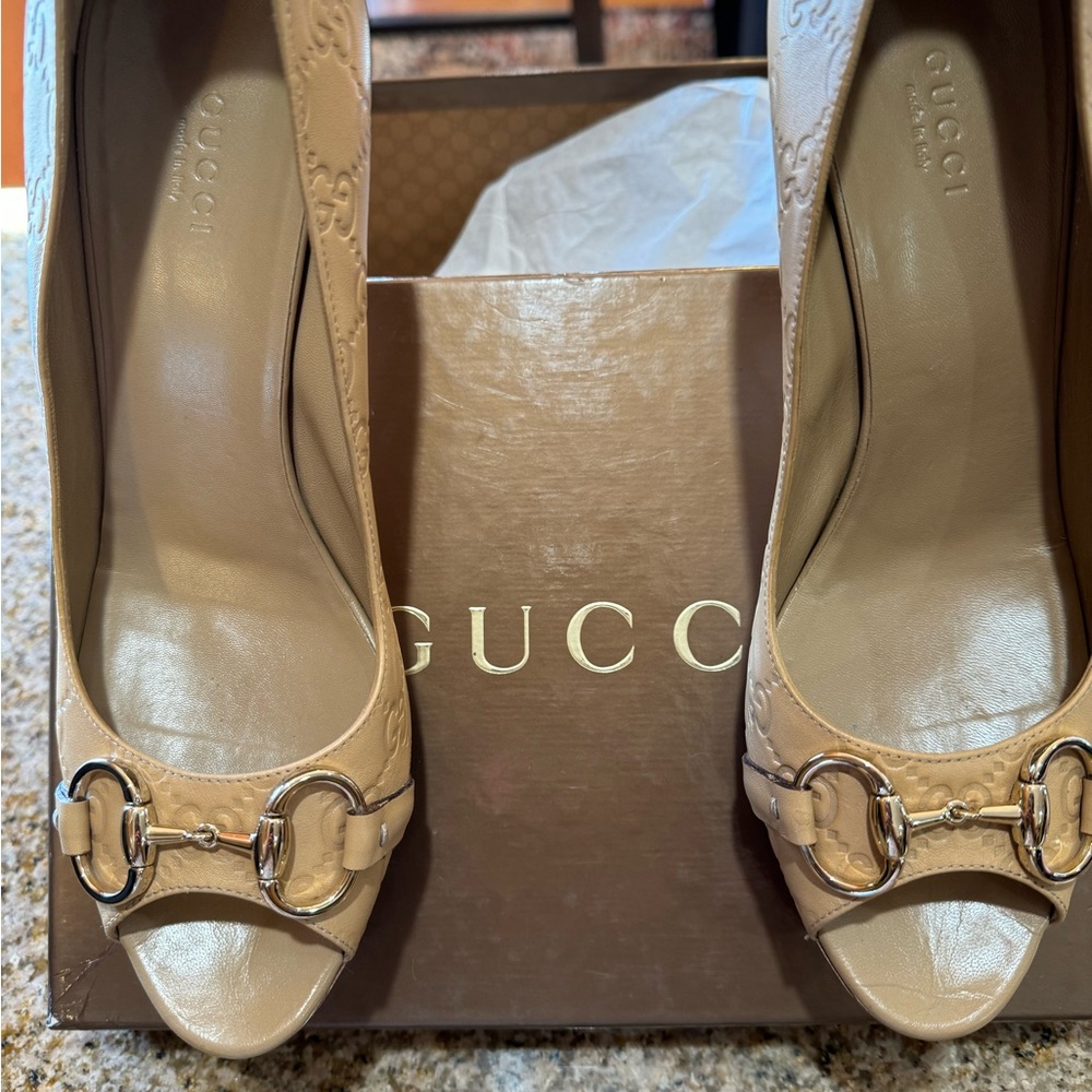Authentic Gucci GG Leather Sandal Pump